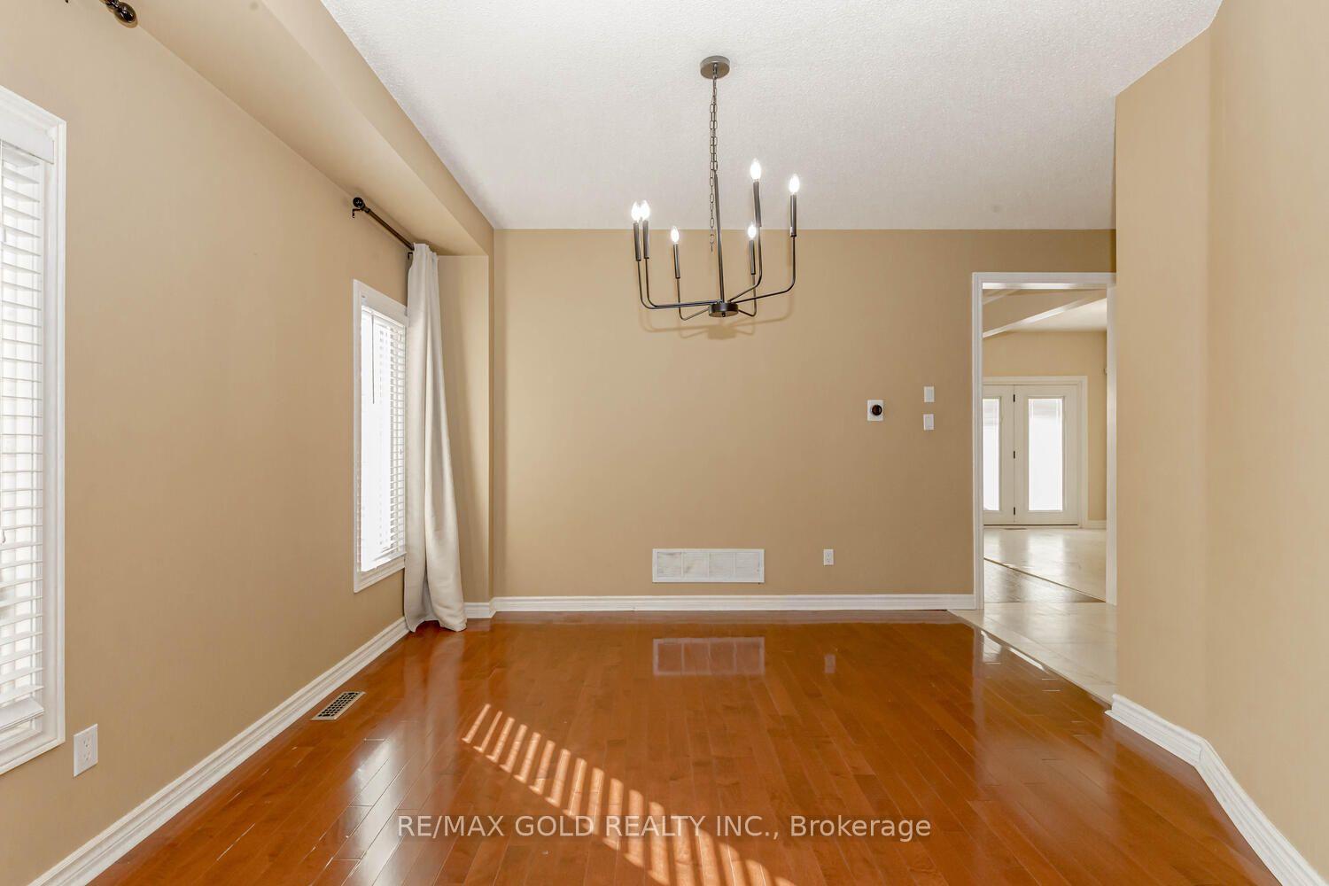 Photo 10 of 72 Chadwick Street, Brampton, Fletcher's West — HOMEH