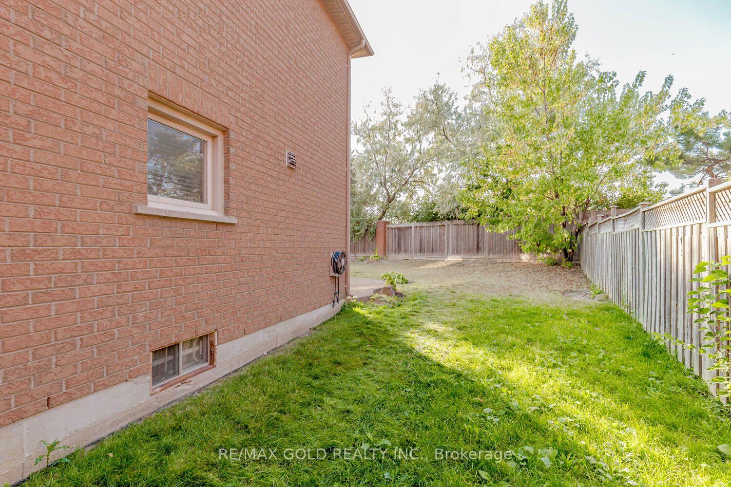 Photo 38 of 72 Chadwick Street, Brampton, Fletcher's West — HOMEH