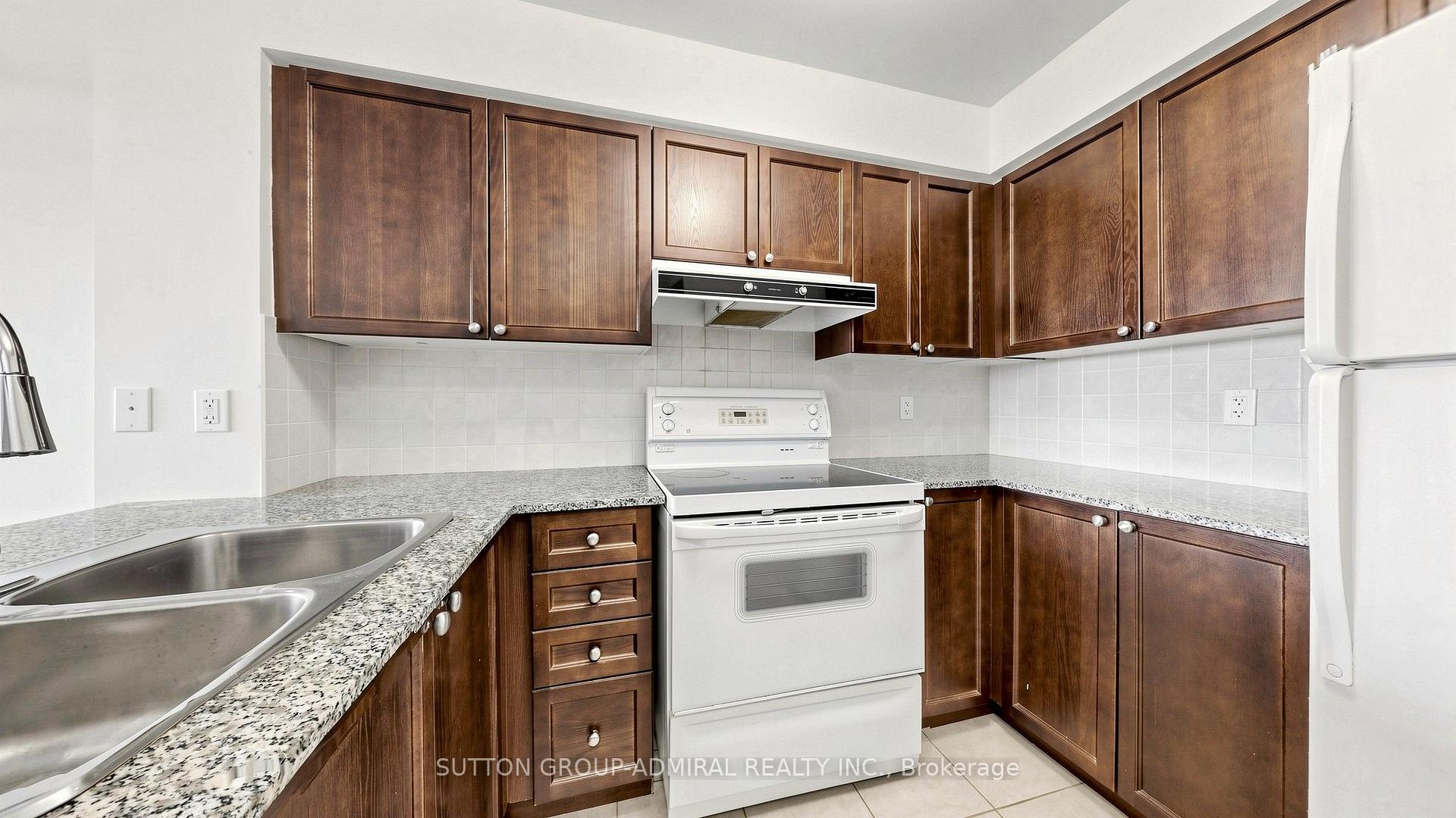 Photo 5 of Unit 806, 7 North Park Road, Vaughan, Beverley Glen — HOMEH