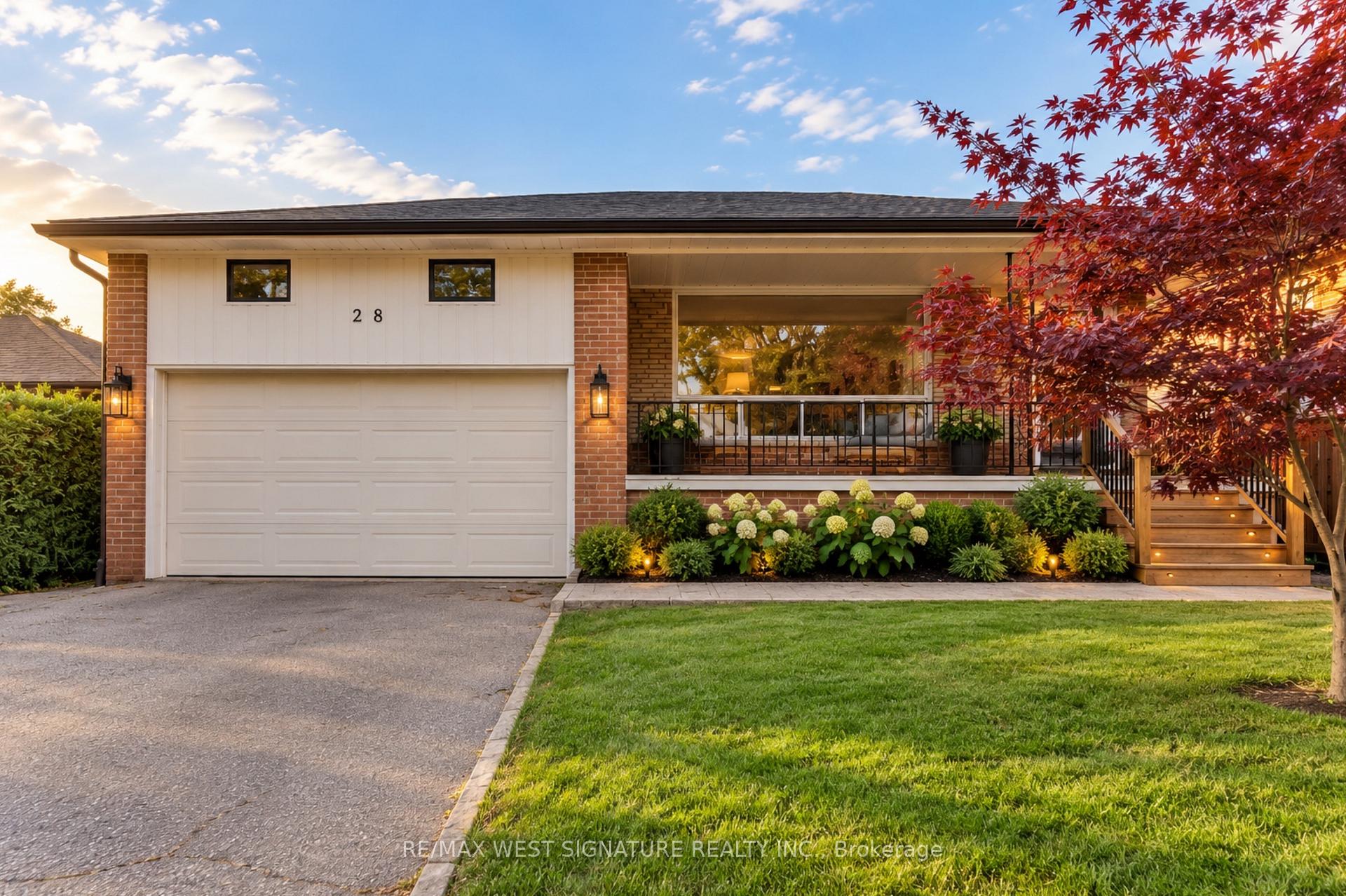 Photo 2 of 28 Bluehaven Crescent, North York, Humbermede — HOMEH