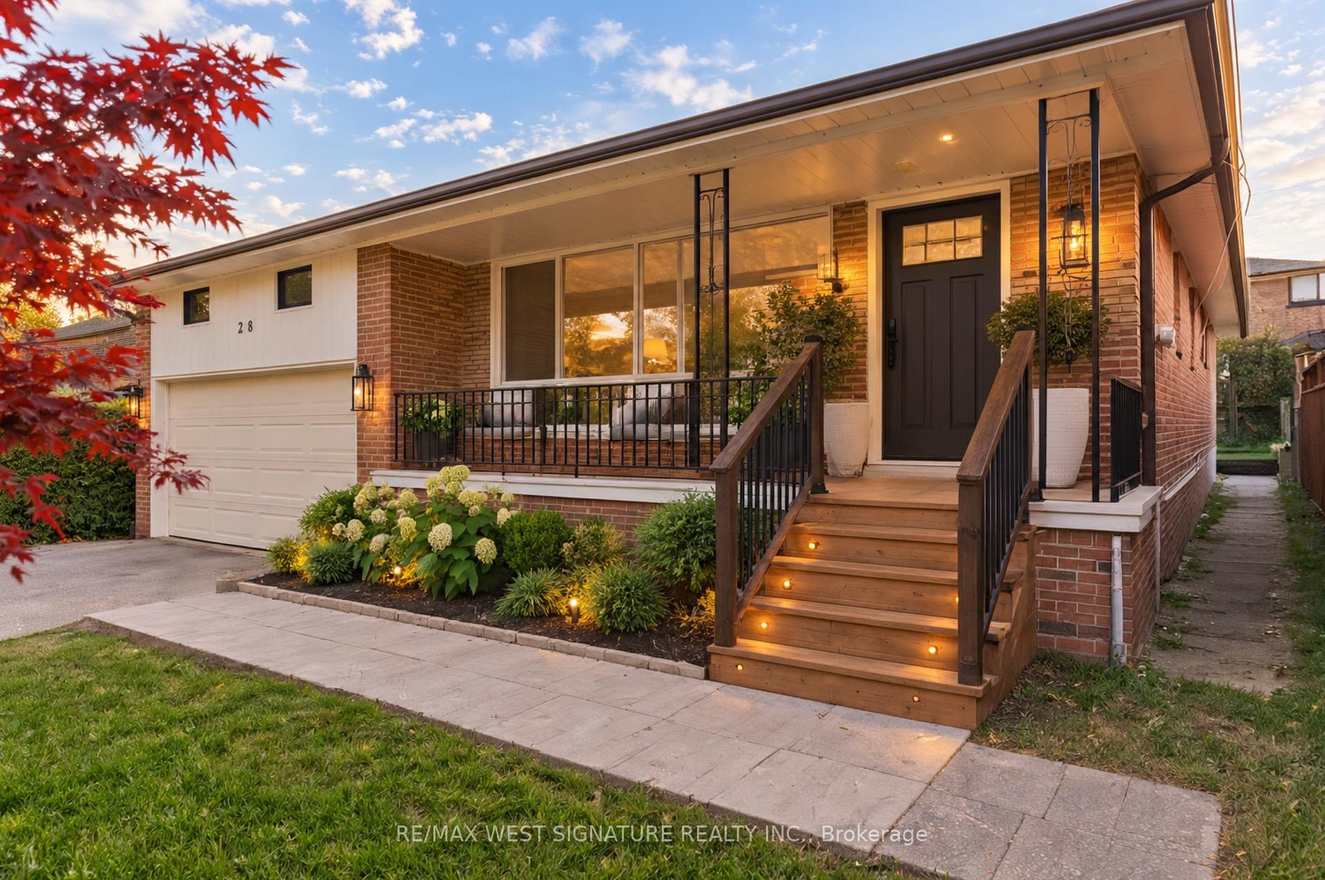 Photo 3 of 28 Bluehaven Crescent, North York, Humbermede — HOMEH