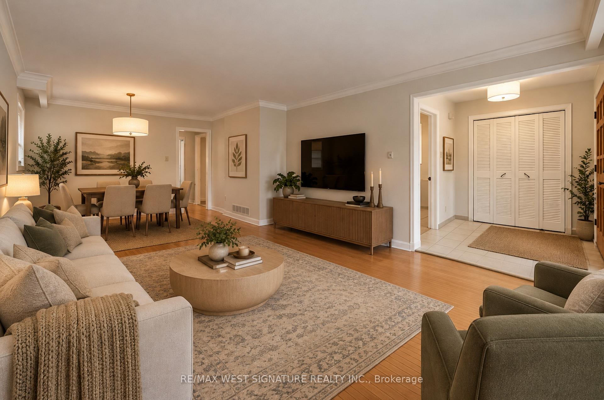 Photo 4 of 28 Bluehaven Crescent, North York, Humbermede — HOMEH