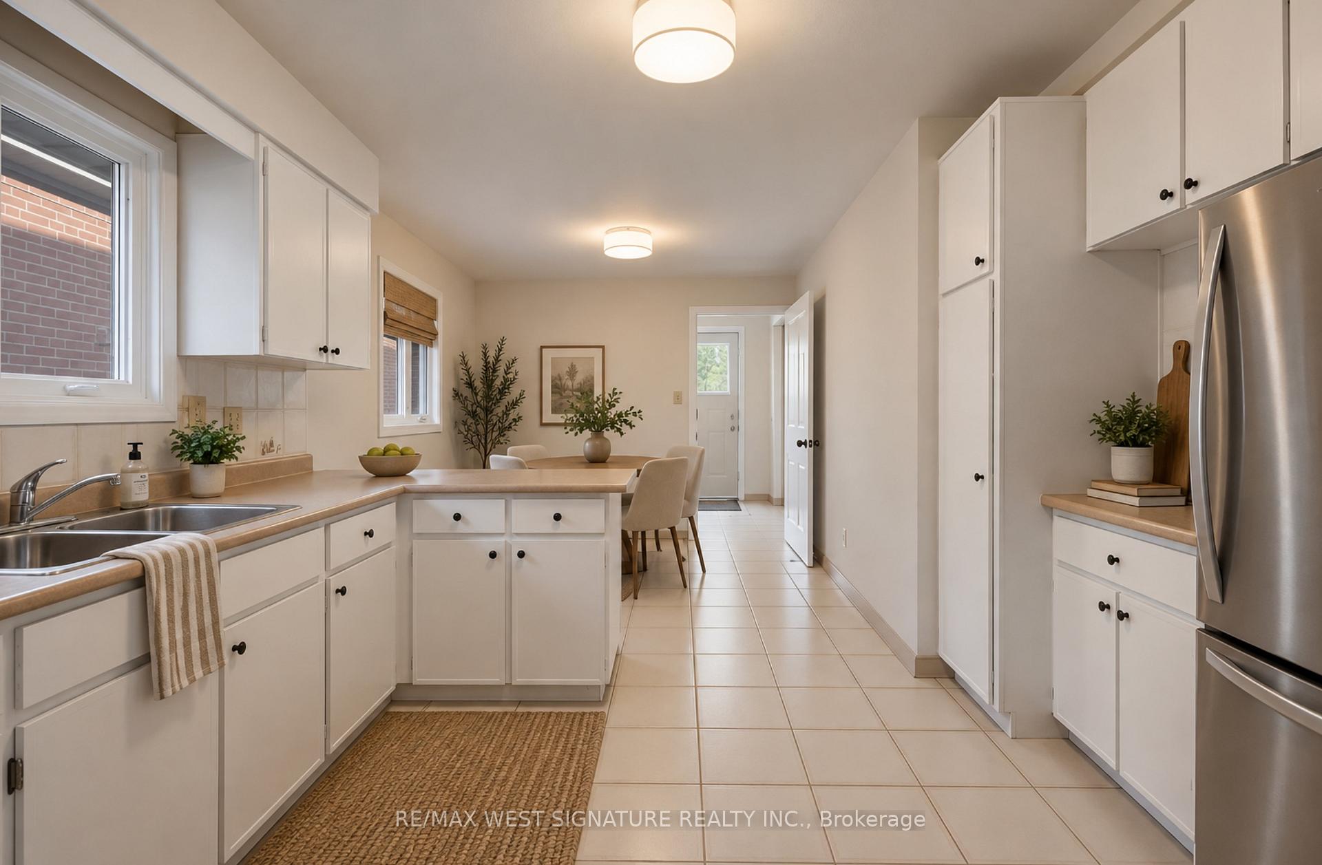 Photo 8 of 28 Bluehaven Crescent, North York, Humbermede — HOMEH