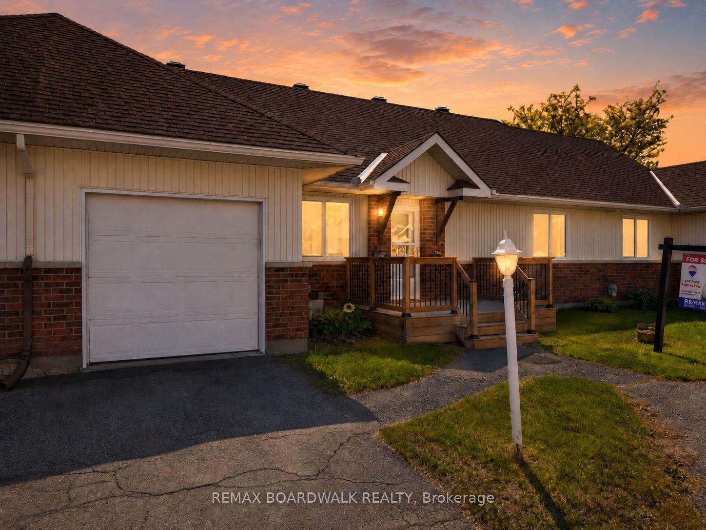 Photo of 206 Oak Leaf Private
