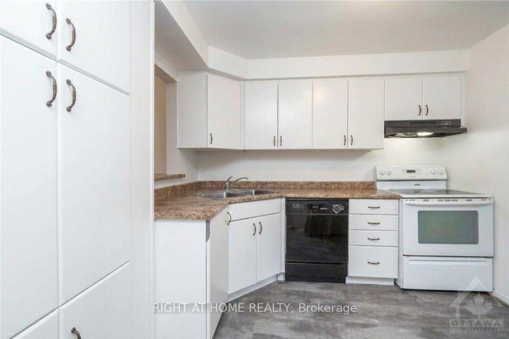 Photo 2 of Unit 14, 3043 Fairlea Crescent, Ottawa, Heron Gate/Industrial Park — HOMEH