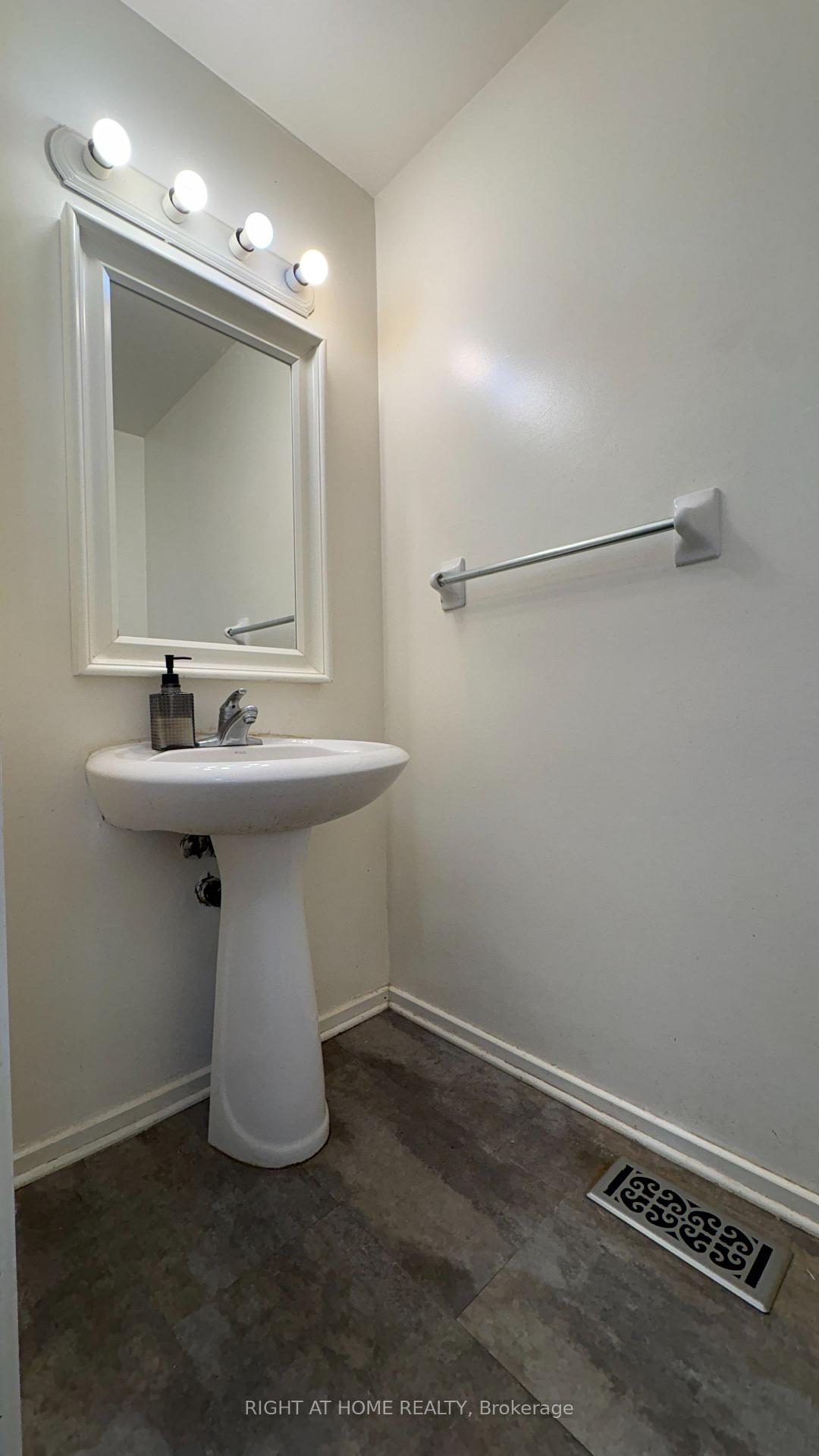 Photo 3 of Unit 14, 3043 Fairlea Crescent, Ottawa, Heron Gate/Industrial Park — HOMEH