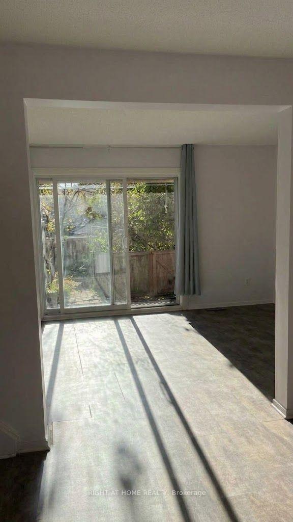 Photo 6 of Unit 14, 3043 Fairlea Crescent, Ottawa, Heron Gate/Industrial Park — HOMEH