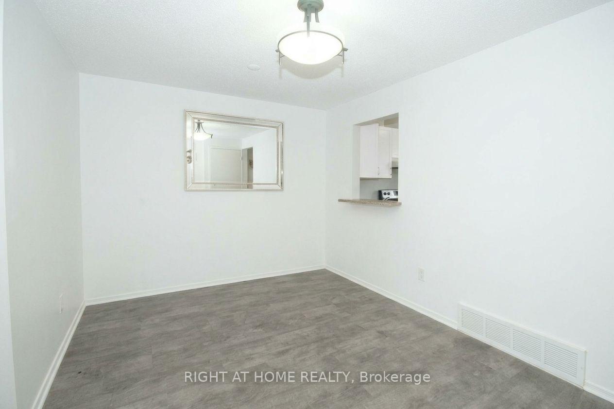 Photo 7 of Unit 14, 3043 Fairlea Crescent, Ottawa, Heron Gate/Industrial Park — HOMEH