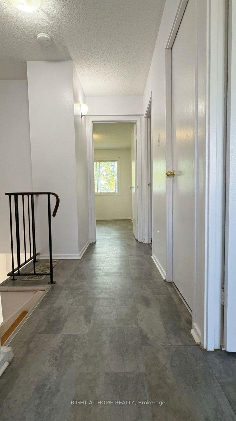 Photo 9 of Unit 14, 3043 Fairlea Crescent, Ottawa, Heron Gate/Industrial Park — HOMEH