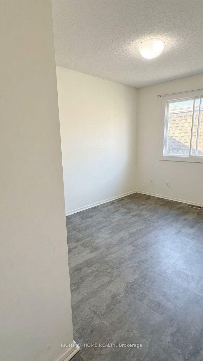 Photo 10 of Unit 14, 3043 Fairlea Crescent, Ottawa, Heron Gate/Industrial Park — HOMEH