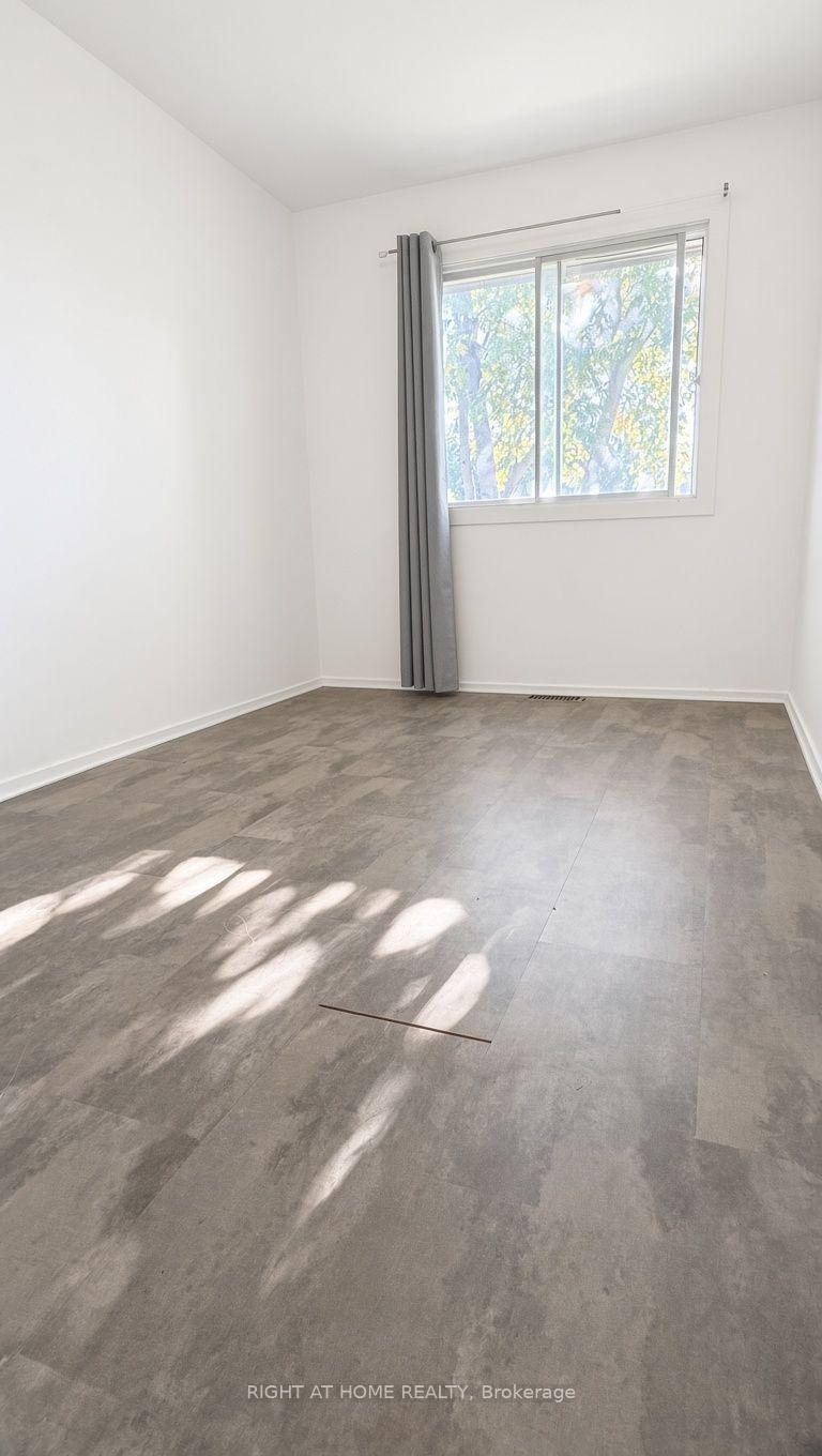 Photo 13 of Unit 14, 3043 Fairlea Crescent, Ottawa, Heron Gate/Industrial Park — HOMEH