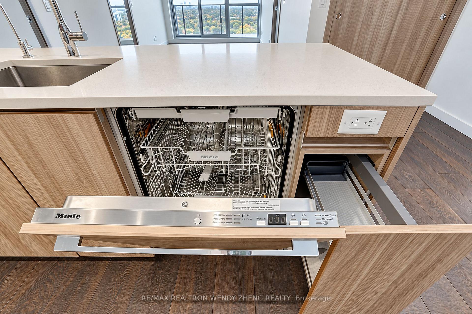 Photo 11 of Unit 2802, 27 Mcmahon Drive, North York, Bayview Village — HOMEH