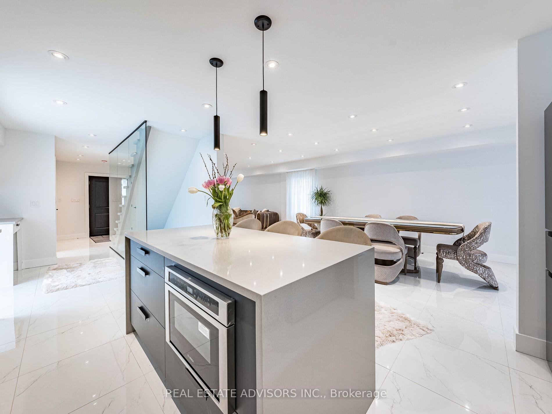Photo 7 of 29 Ranwood Drive, North York, Humberlea-Pelmo Park — HOMEH