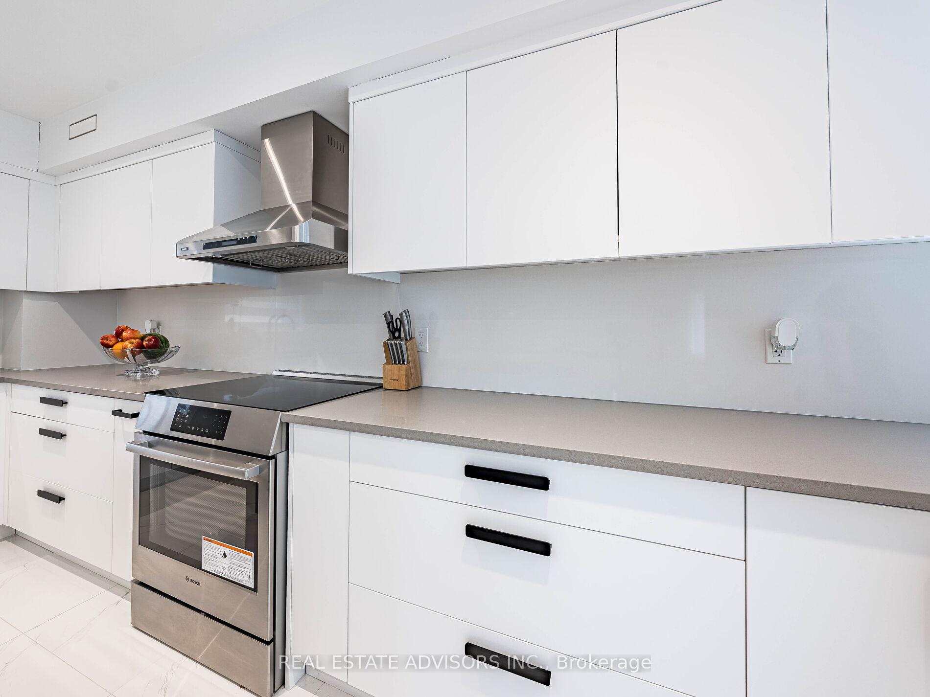 Photo 8 of 29 Ranwood Drive, North York, Humberlea-Pelmo Park — HOMEH