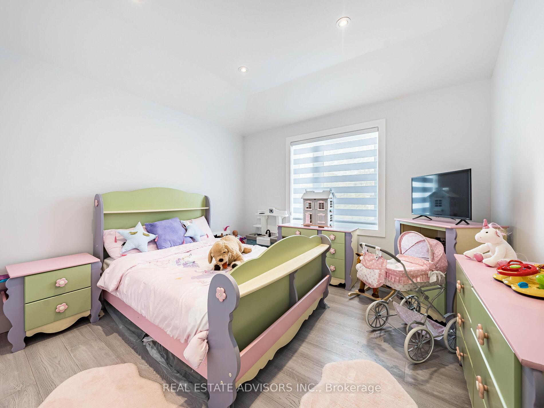 Photo 15 of 29 Ranwood Drive, North York, Humberlea-Pelmo Park — HOMEH