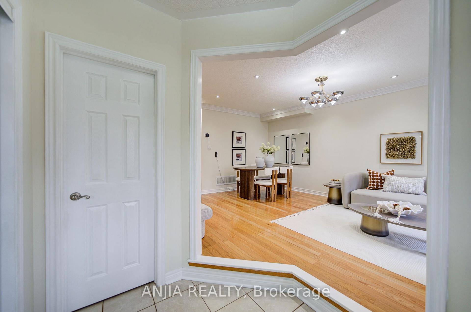 Photo 4 of 2035 Bur Oak Avenue, Markham, Greensborough — HOMEH