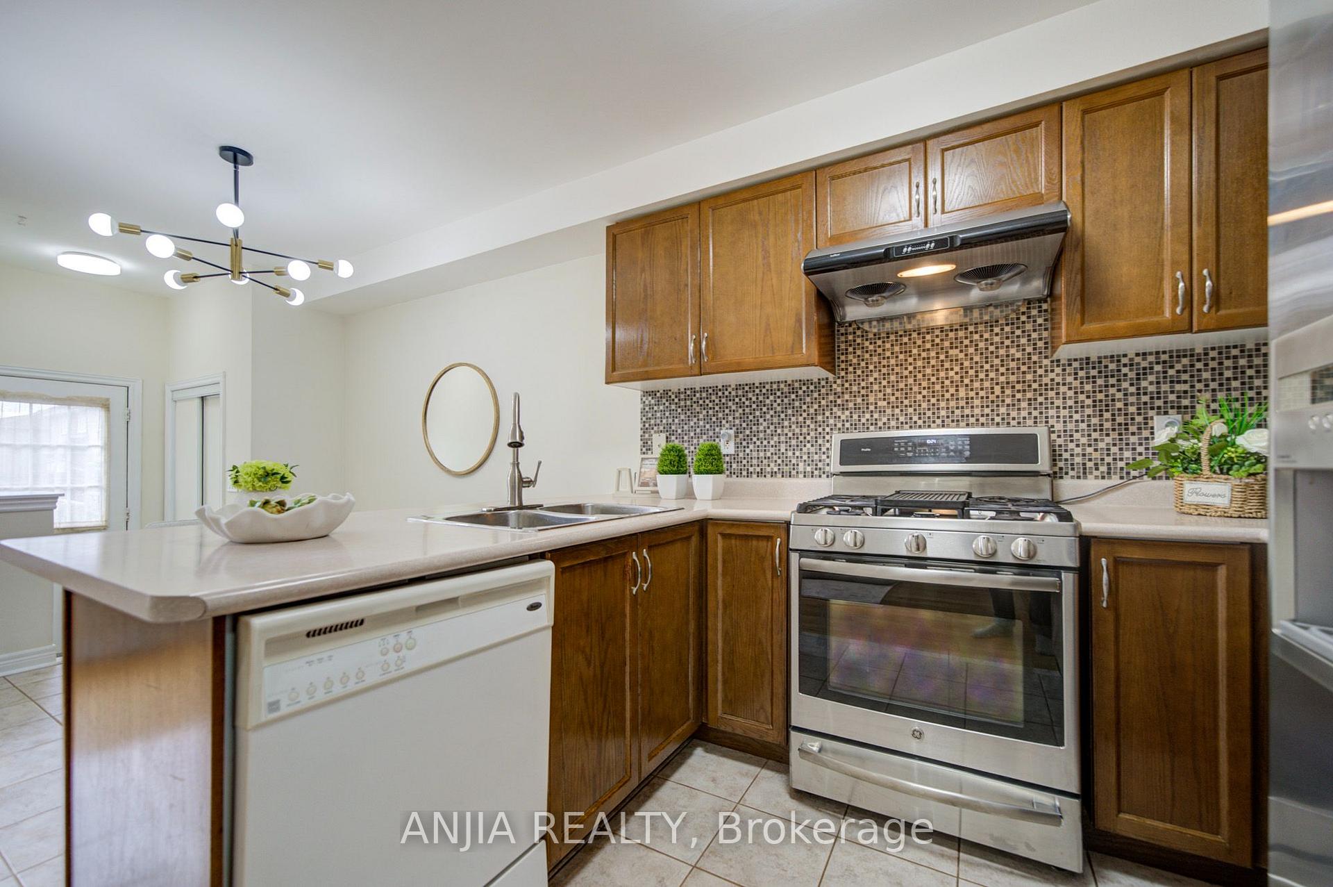 Photo 13 of 2035 Bur Oak Avenue, Markham, Greensborough — HOMEH