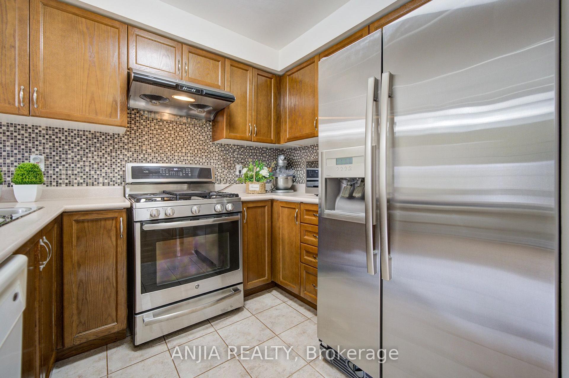 Photo 14 of 2035 Bur Oak Avenue, Markham, Greensborough — HOMEH