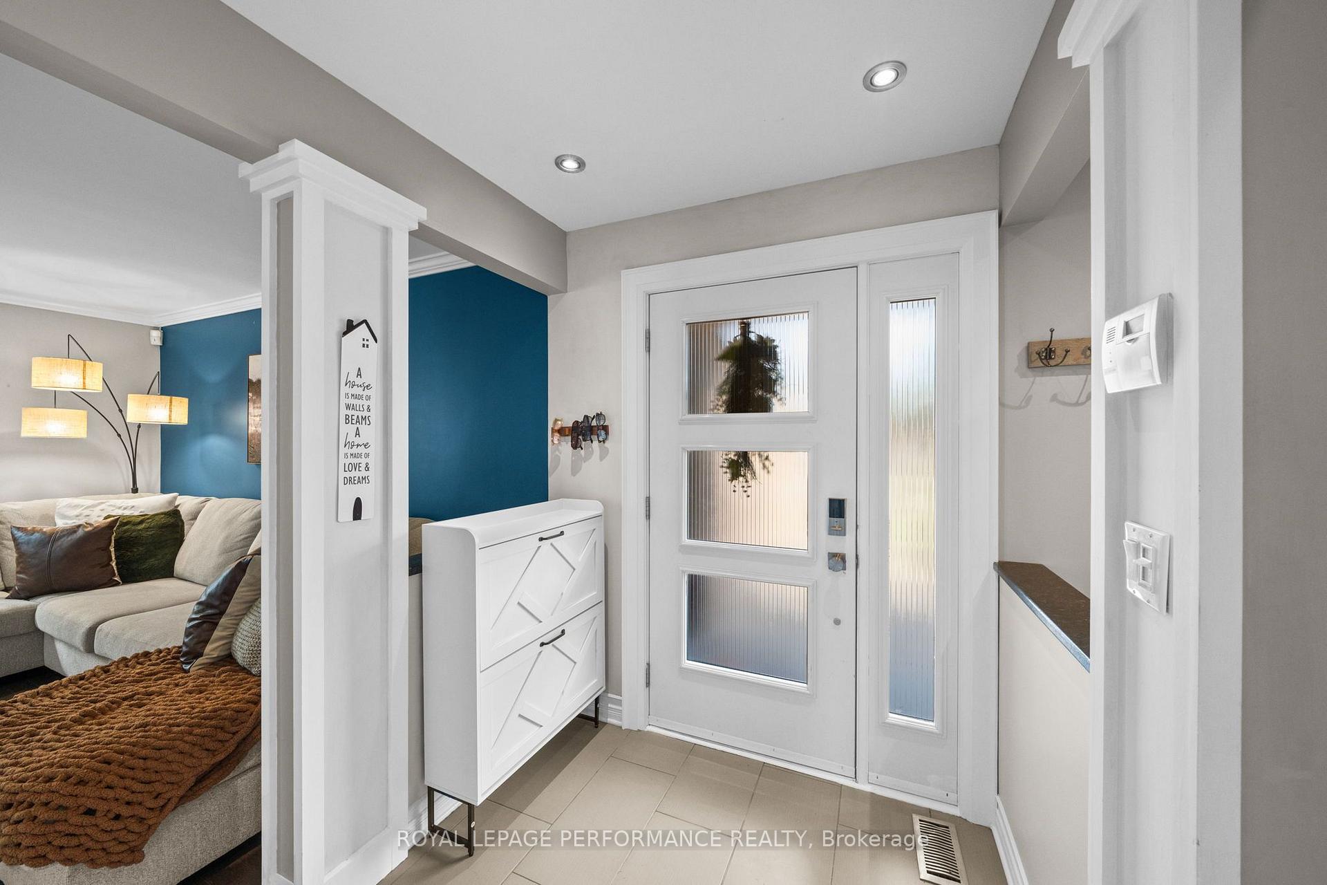 Photo 3 of 550 Foxview Place, Ottawa, CFB Rockcliffe and Area — HOMEH