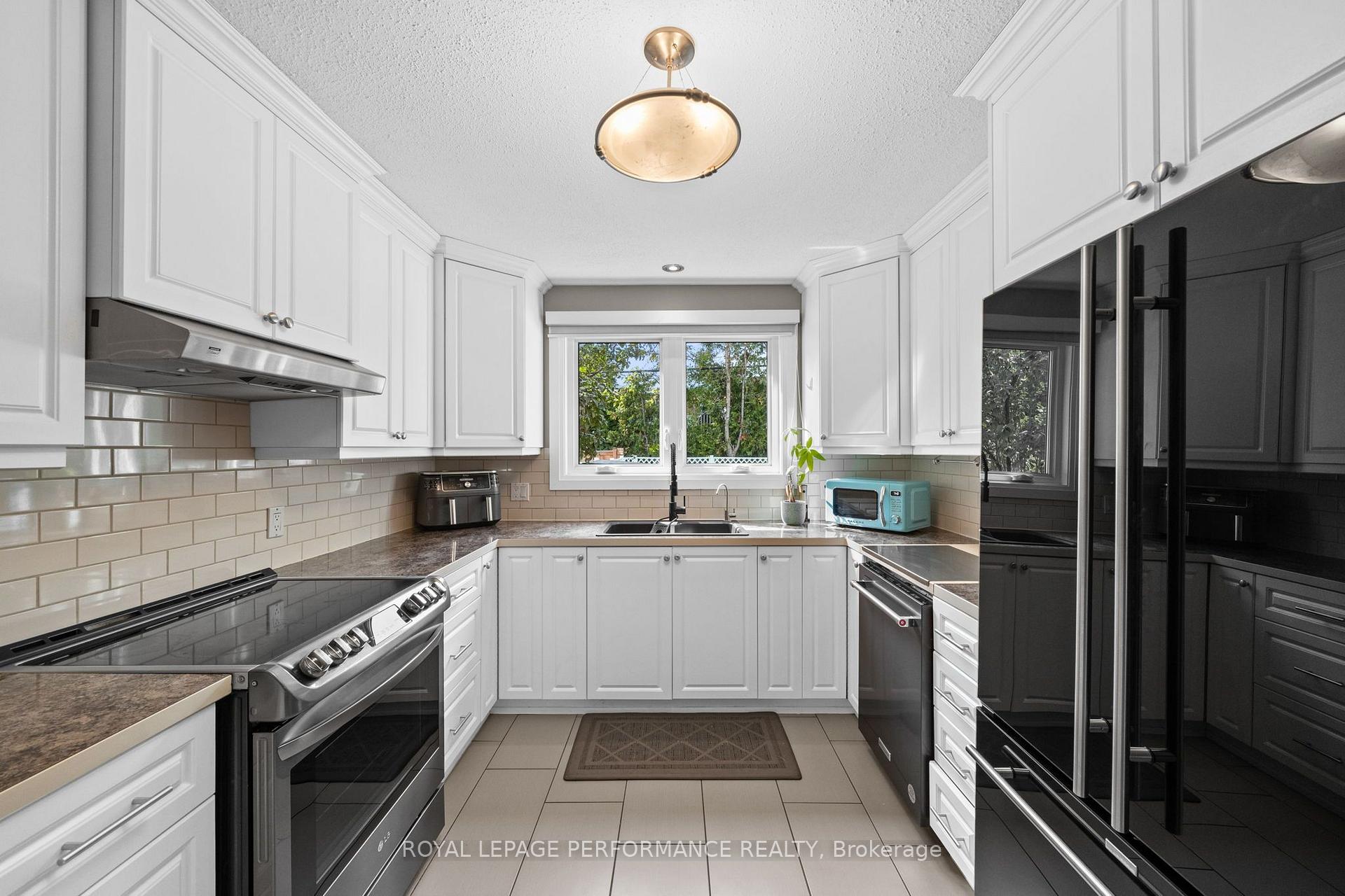 Photo 13 of 550 Foxview Place, Ottawa, CFB Rockcliffe and Area — HOMEH