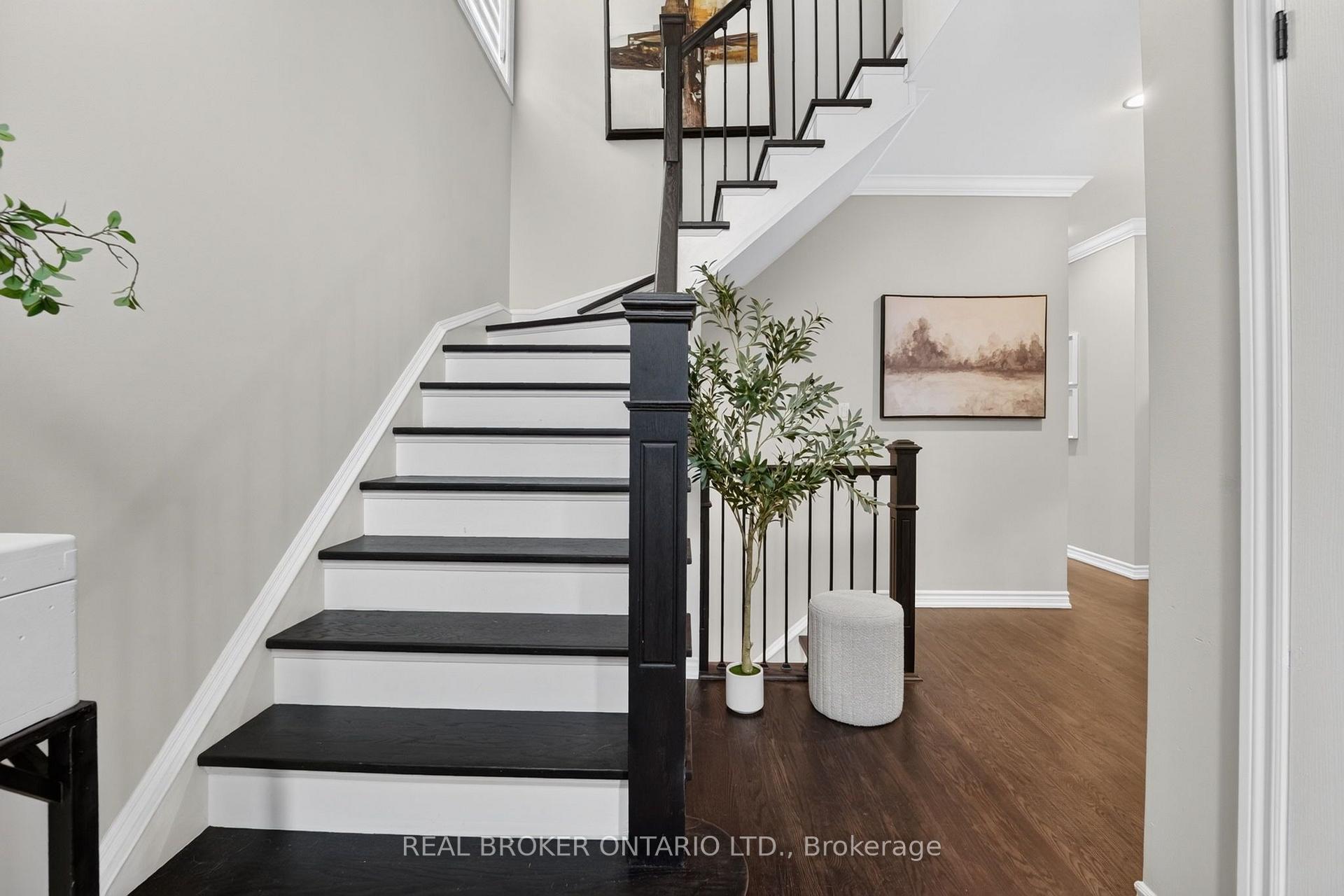 Photo 2 of 2243 Woodcrest Drive, Oakville, Westmount — HOMEH