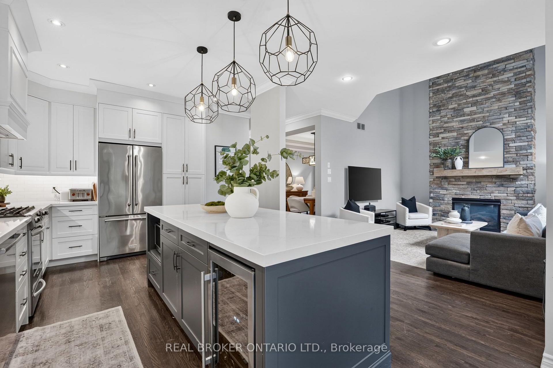 Photo 3 of 2243 Woodcrest Drive, Oakville, Westmount — HOMEH