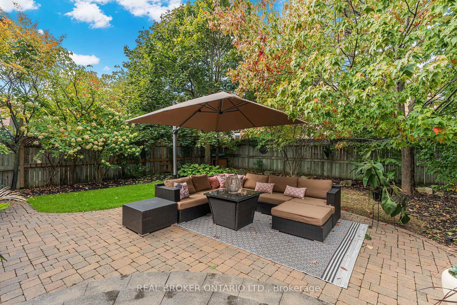 Photo 6 of 2243 Woodcrest Drive, Oakville, Westmount — HOMEH