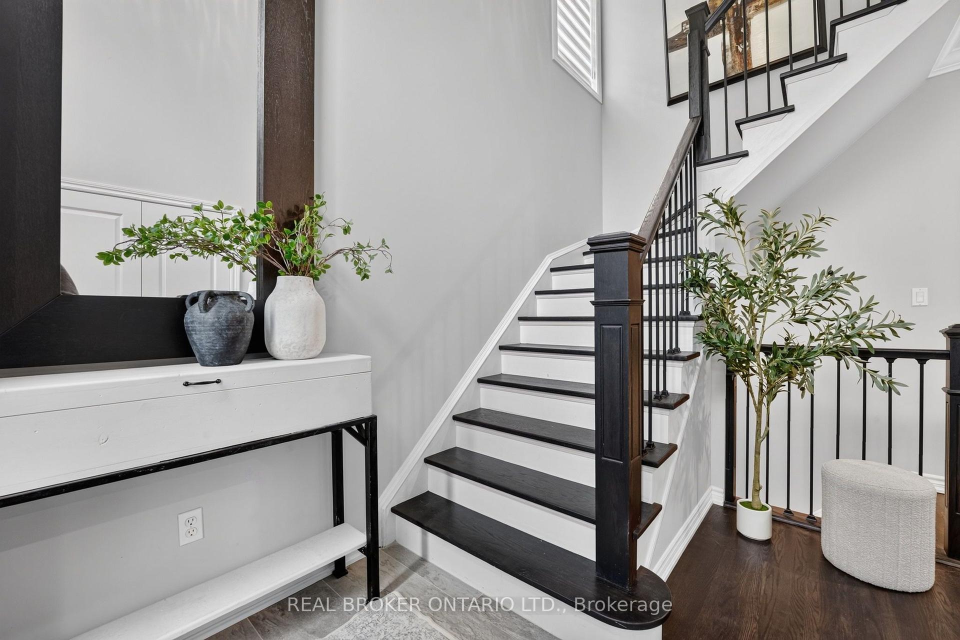 Photo 9 of 2243 Woodcrest Drive, Oakville, Westmount — HOMEH