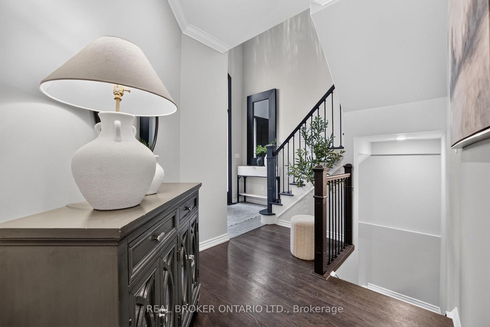 Photo 10 of 2243 Woodcrest Drive, Oakville, Westmount — HOMEH
