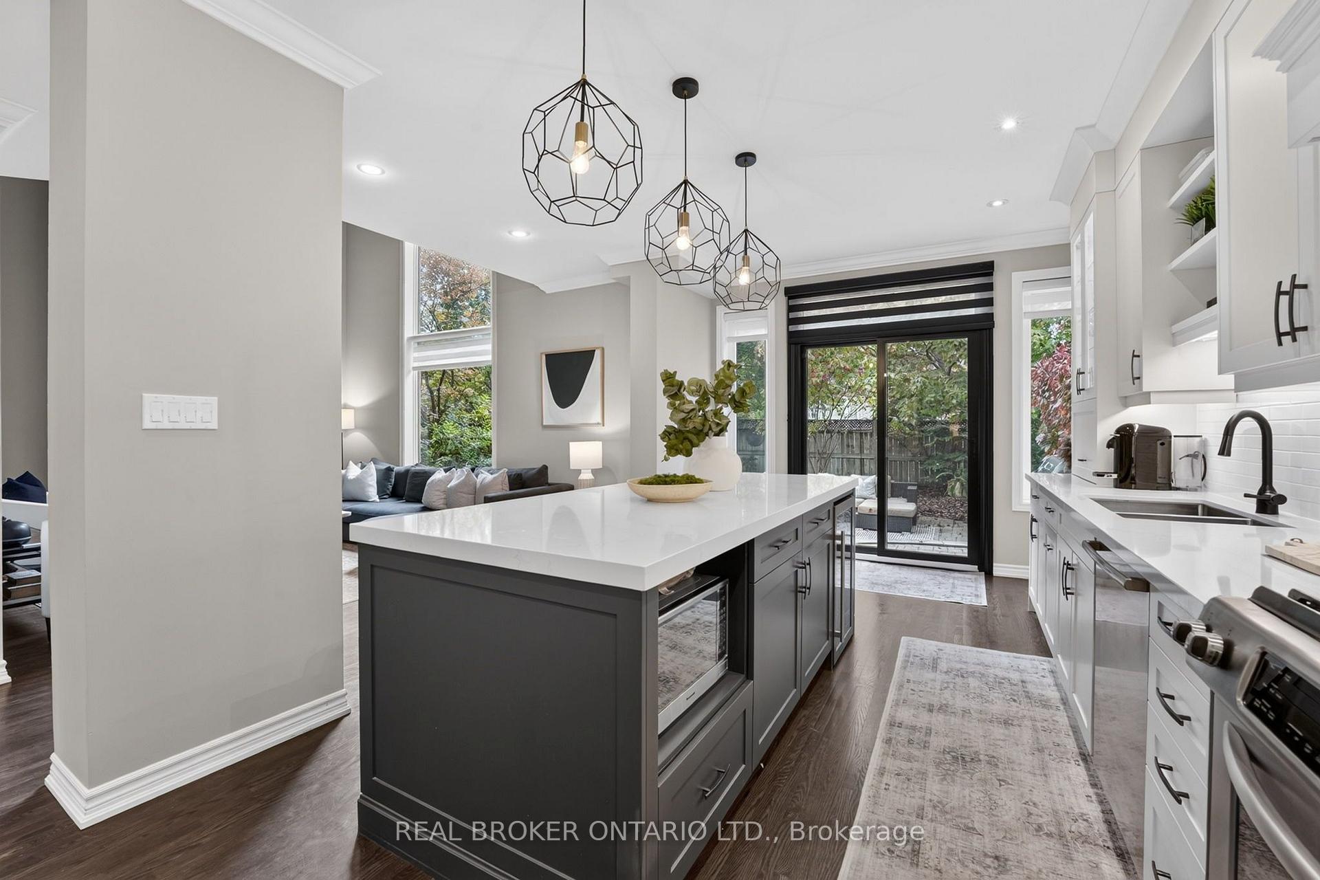 Photo 17 of 2243 Woodcrest Drive, Oakville, Westmount — HOMEH