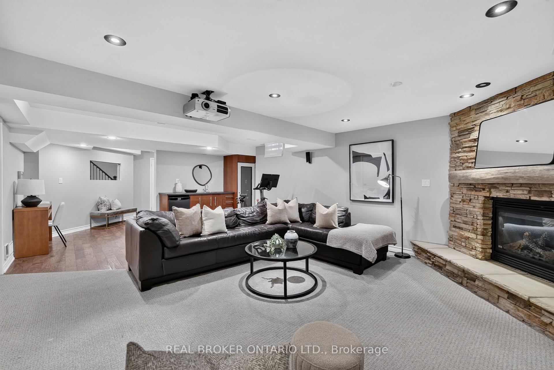 Photo 40 of 2243 Woodcrest Drive, Oakville, Westmount — HOMEH