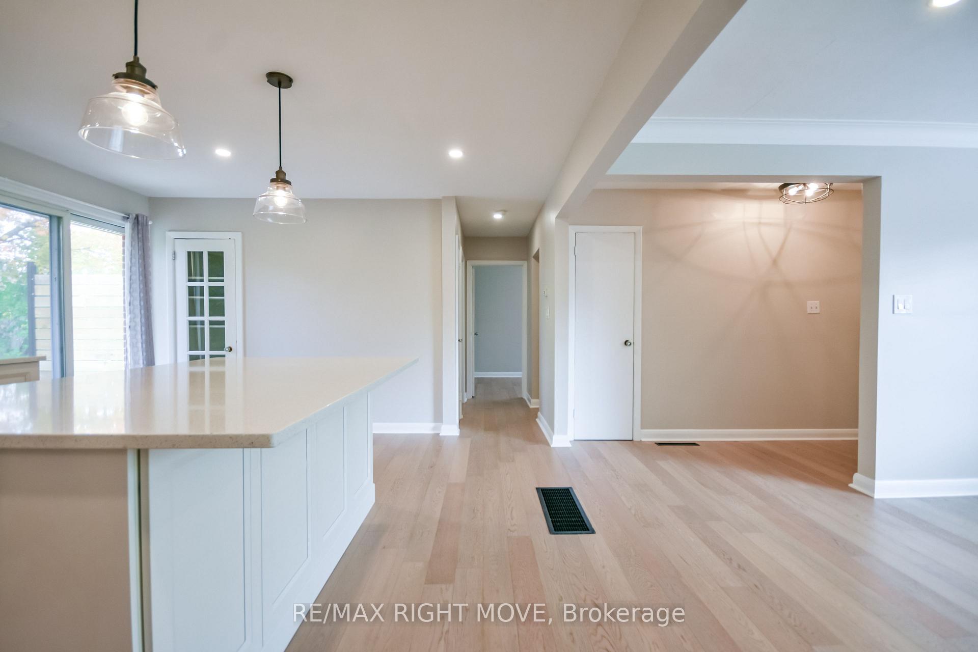 Photo 2 of 10 Letitia Street, Barrie, Sunnidale — HOMEH