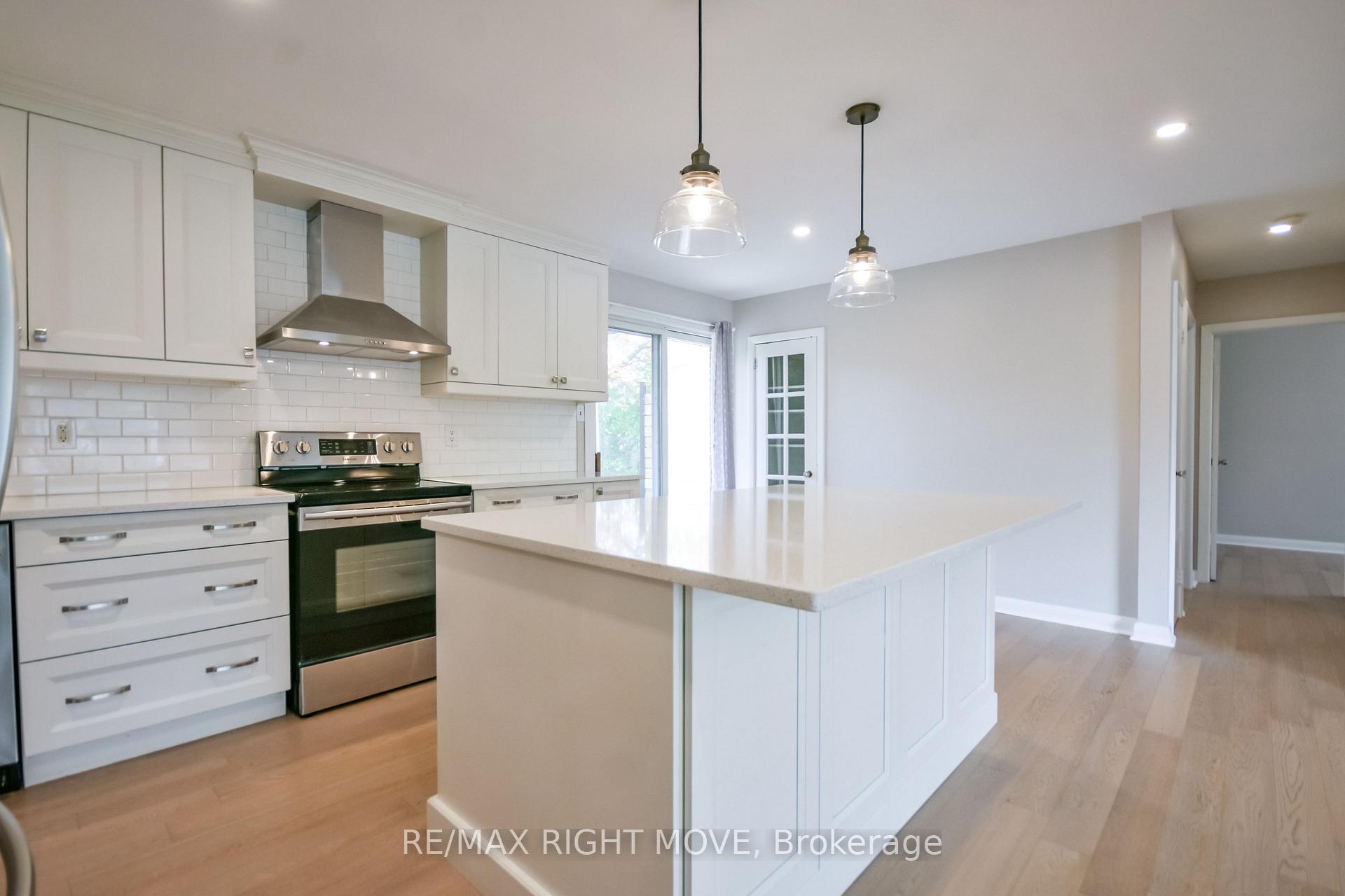 Photo 3 of 10 Letitia Street, Barrie, Sunnidale — HOMEH
