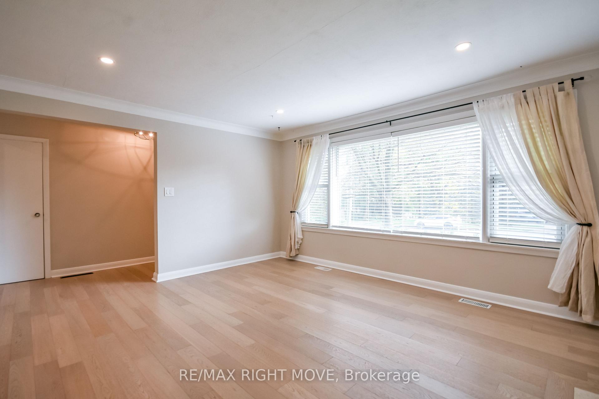 Photo 6 of 10 Letitia Street, Barrie, Sunnidale — HOMEH