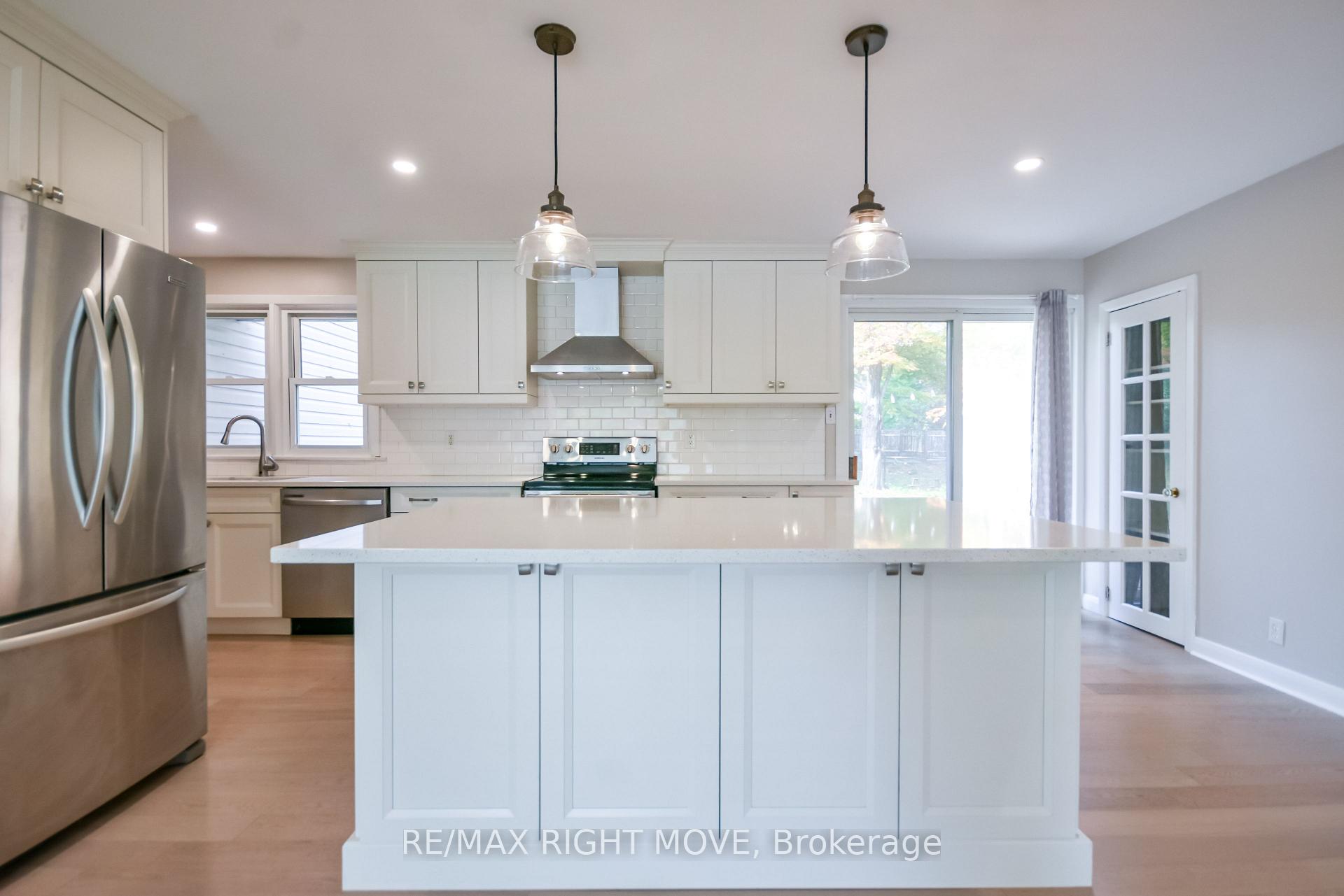 Photo 8 of 10 Letitia Street, Barrie, Sunnidale — HOMEH
