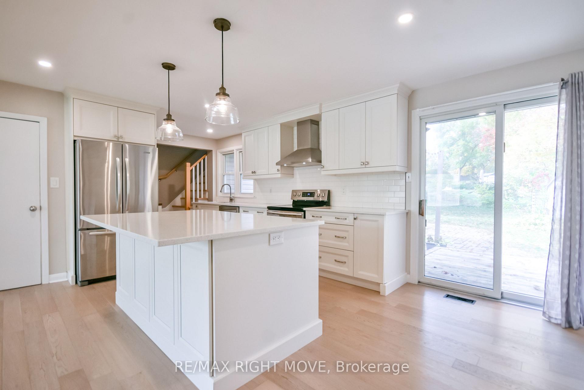 Photo 9 of 10 Letitia Street, Barrie, Sunnidale — HOMEH
