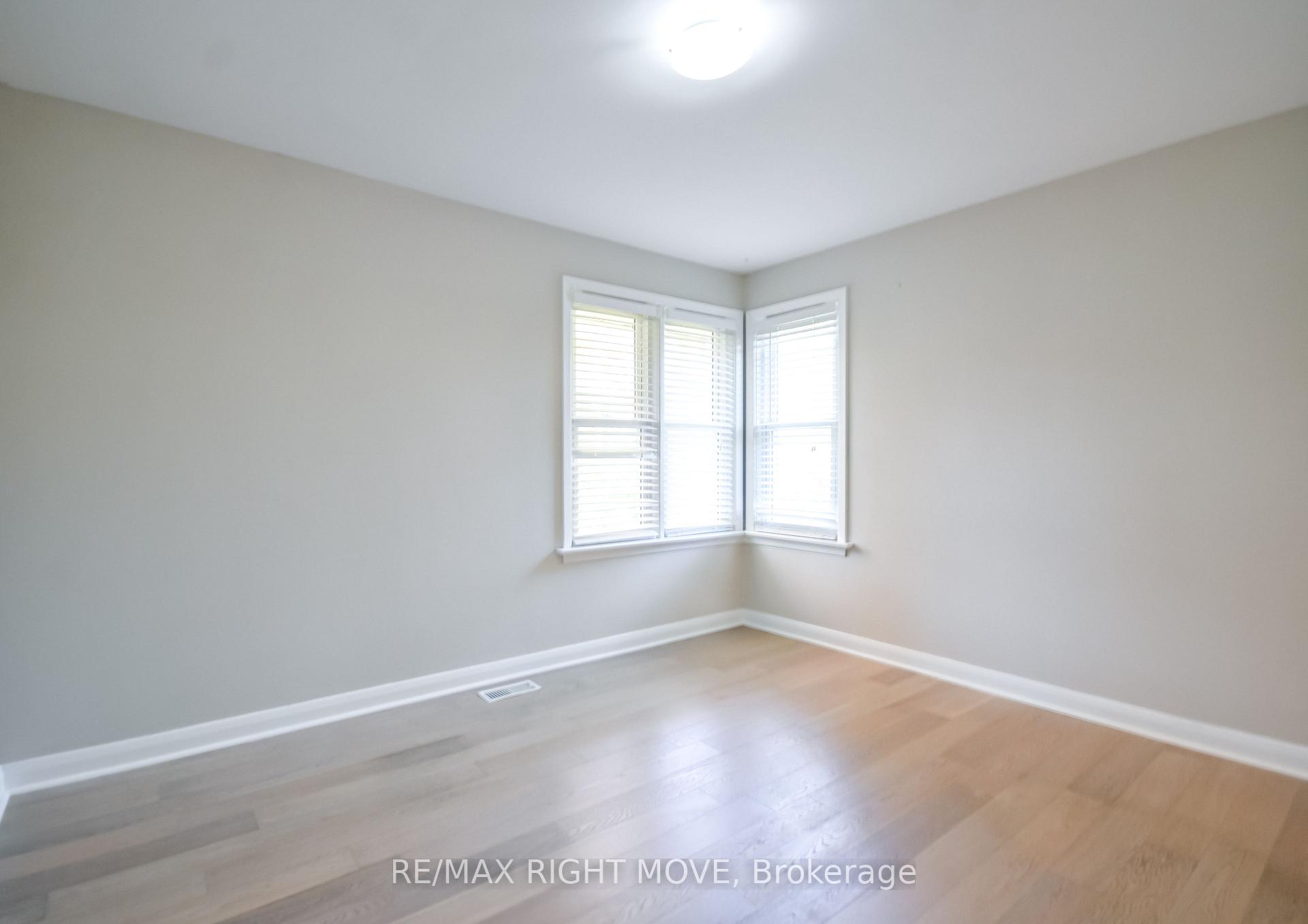 Photo 15 of 10 Letitia Street, Barrie, Sunnidale — HOMEH
