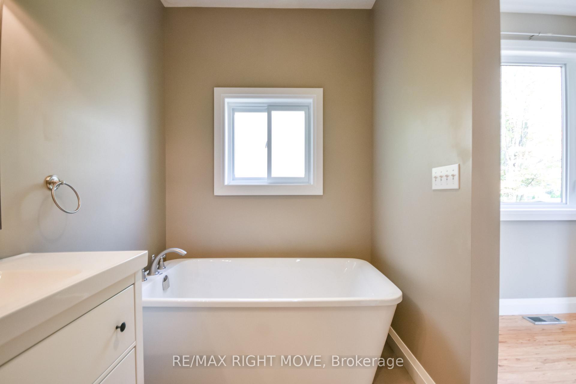 Photo 26 of 10 Letitia Street, Barrie, Sunnidale — HOMEH
