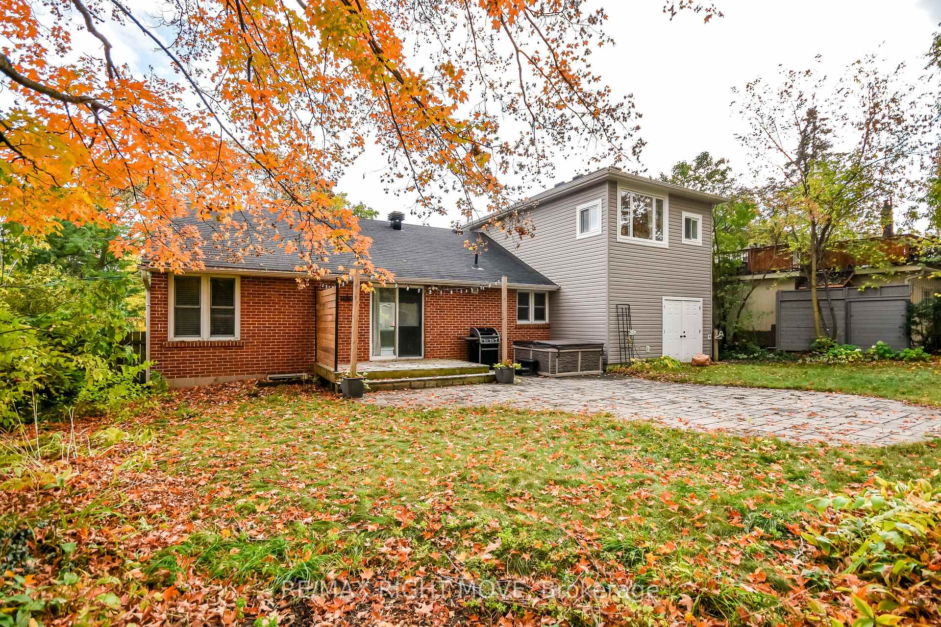 Photo 38 of 10 Letitia Street, Barrie, Sunnidale — HOMEH