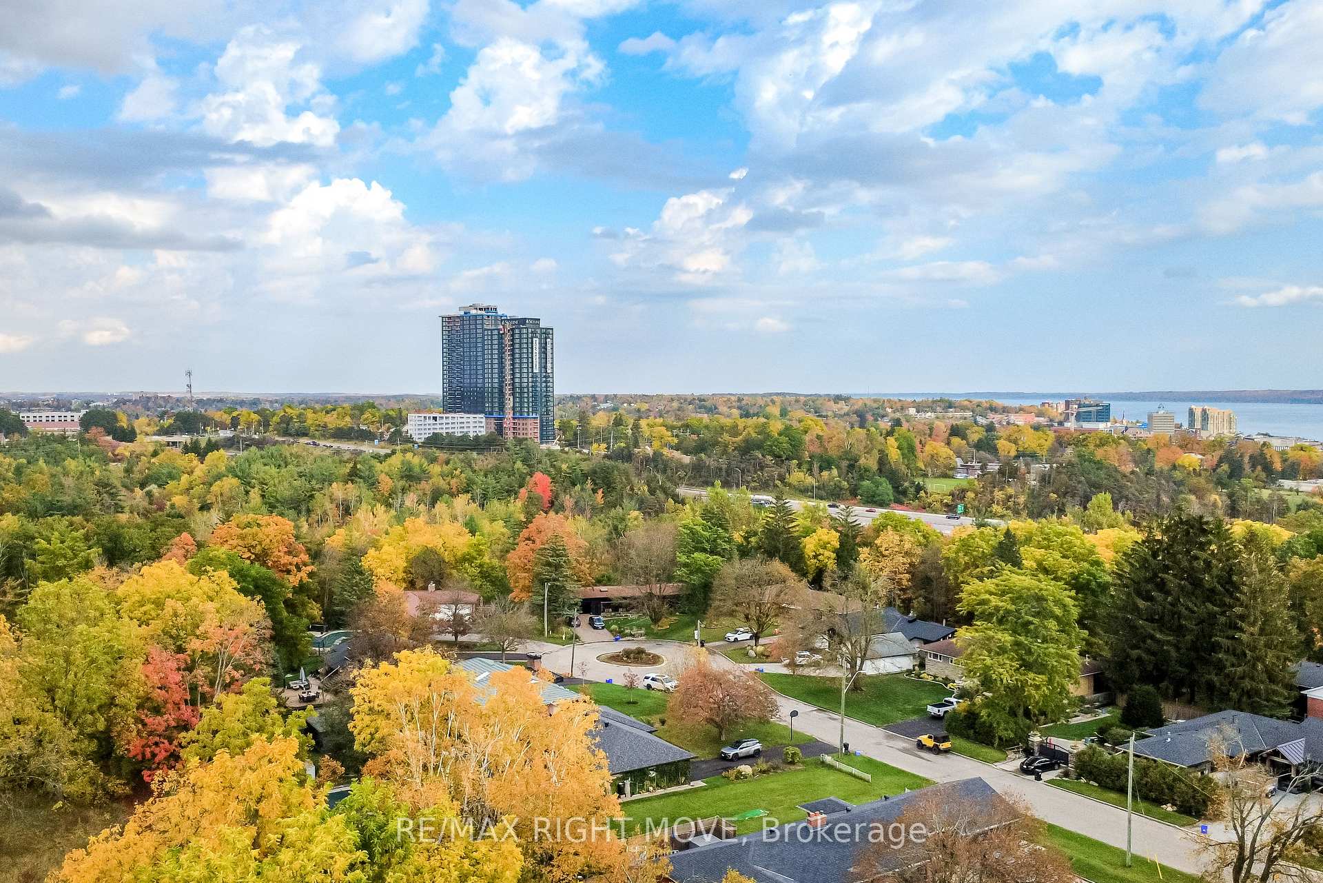 Photo 42 of 10 Letitia Street, Barrie, Sunnidale — HOMEH