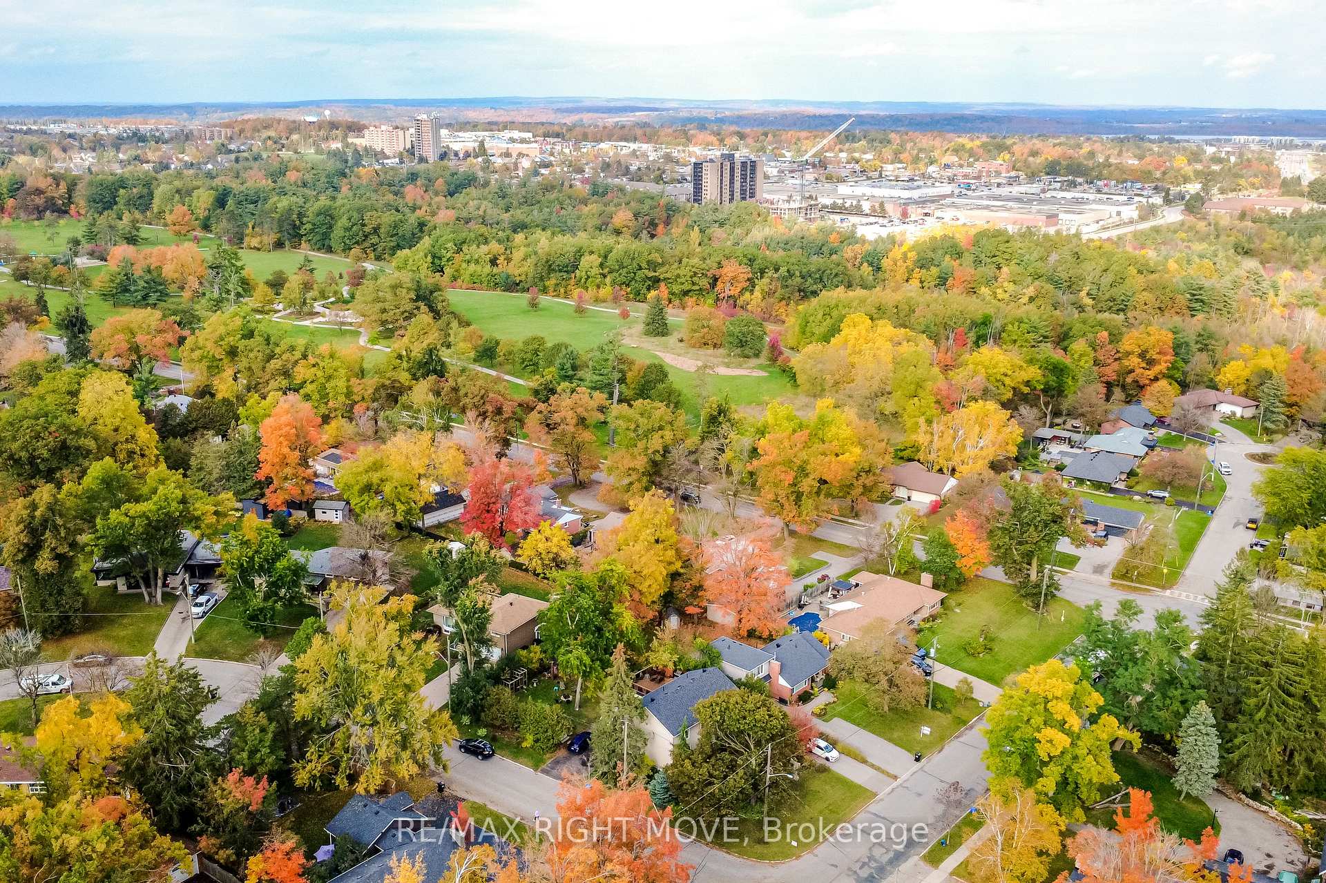 Photo 45 of 10 Letitia Street, Barrie, Sunnidale — HOMEH