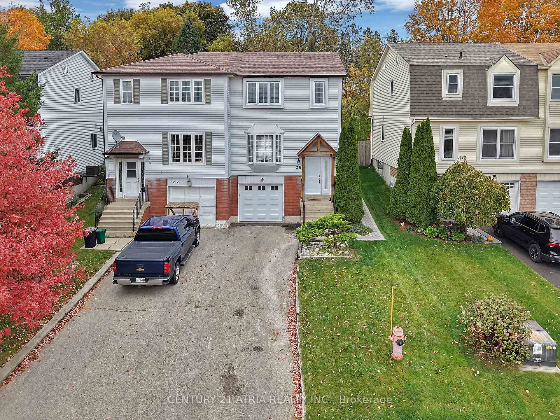 Front of 20 Lakeview Court