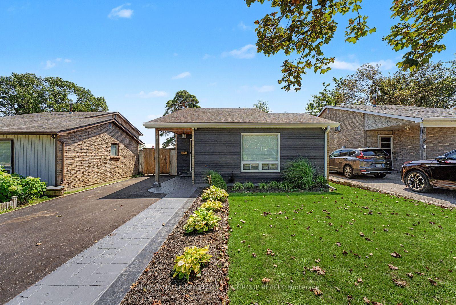 Photo 2 of 29 Shelley Lane, Barrie, Letitia Heights — HOMEH