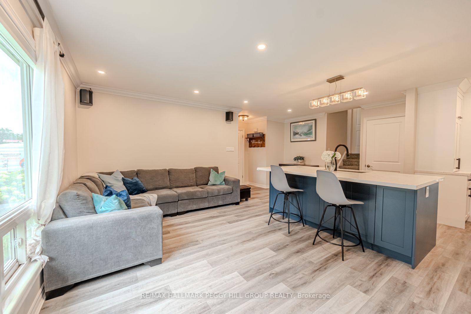 Photo 6 of 29 Shelley Lane, Barrie, Letitia Heights — HOMEH