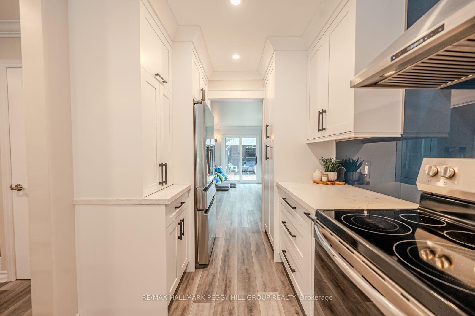 Photo 7 of 29 Shelley Lane, Barrie, Letitia Heights — HOMEH