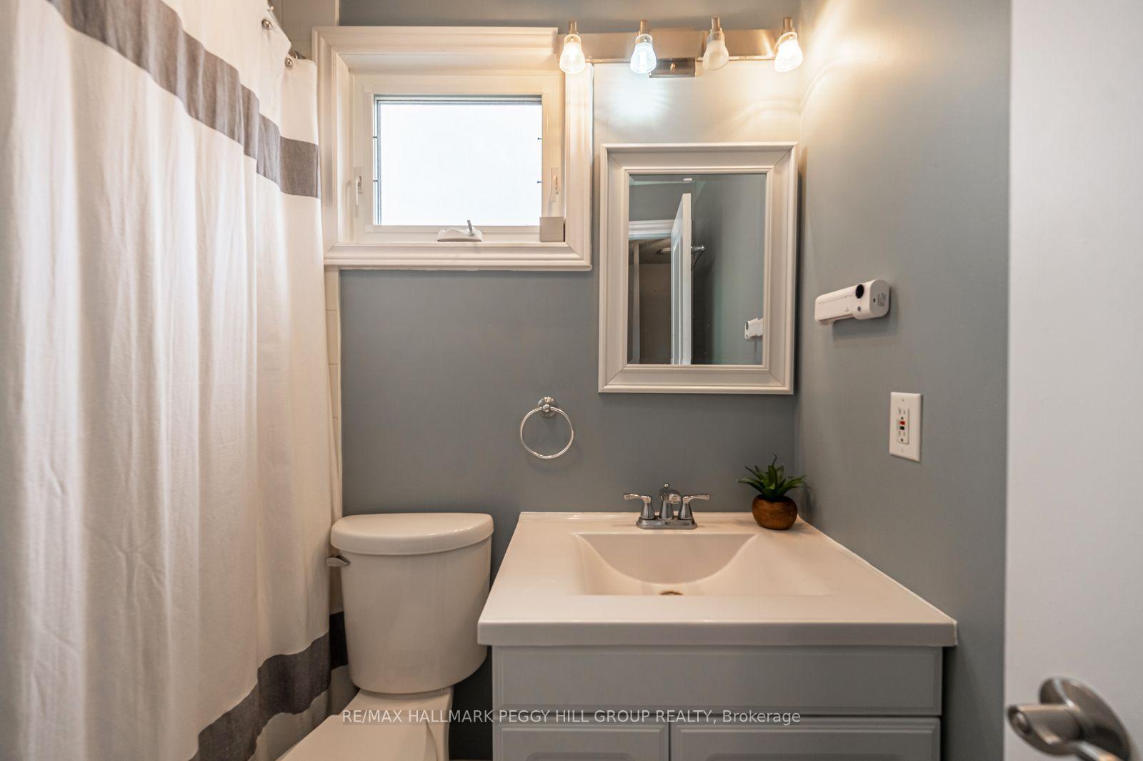 Photo 9 of 29 Shelley Lane, Barrie, Letitia Heights — HOMEH