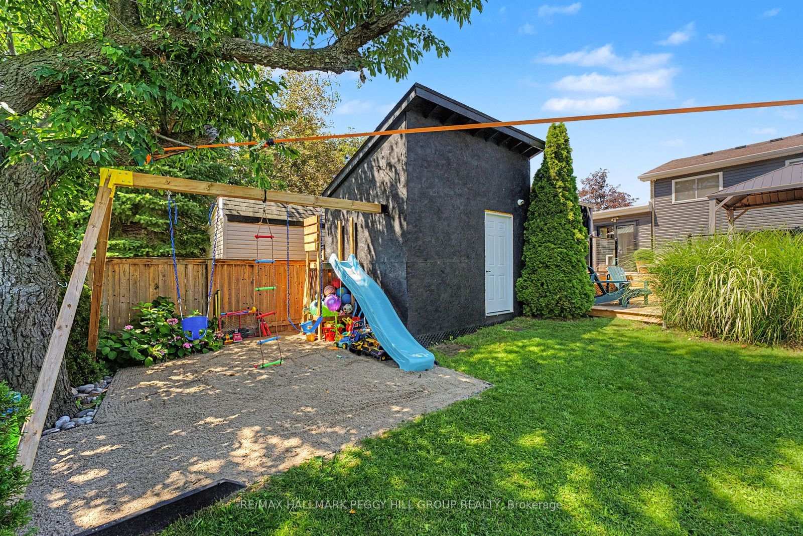 Photo 19 of 29 Shelley Lane, Barrie, Letitia Heights — HOMEH