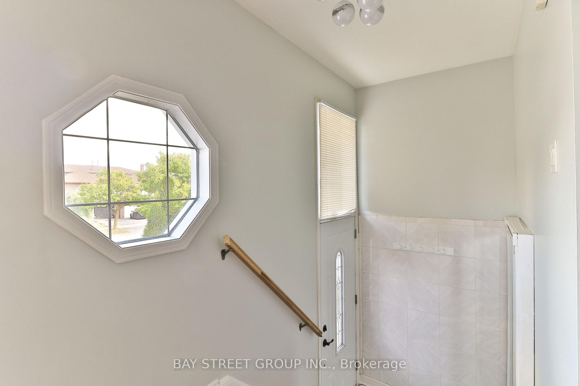 Photo 2 of Unit Upper Unit, 489 Fergo Avenue, Mississauga, Cooksville — HOMEH