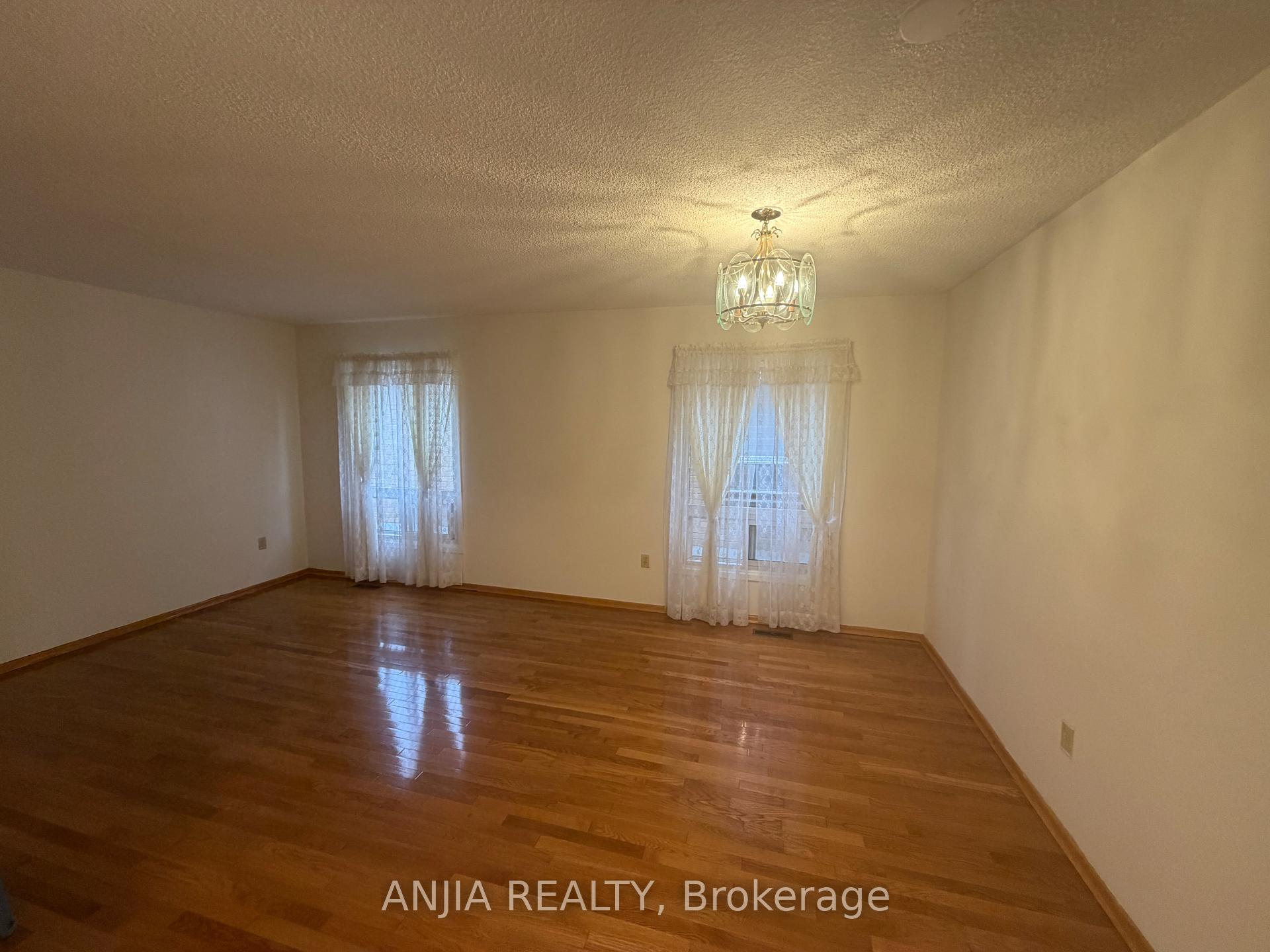 Photo 4 of 21 Tangmere Crescent, Markham, Milliken Mills East — HOMEH