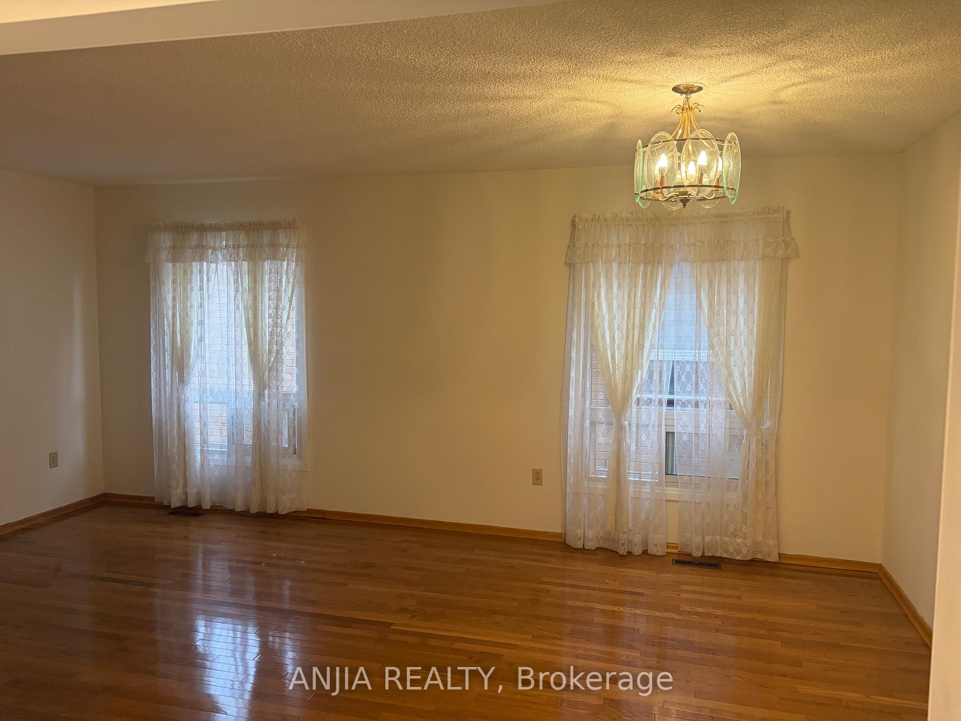 Photo 5 of 21 Tangmere Crescent, Markham, Milliken Mills East — HOMEH